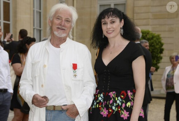 Hugues Aufray et sa compagne Muriel - Le chanteur a été fait Chevalier de la Légion d'Honneur au palais de l'Élysée à Paris le 2 juillet 2013.