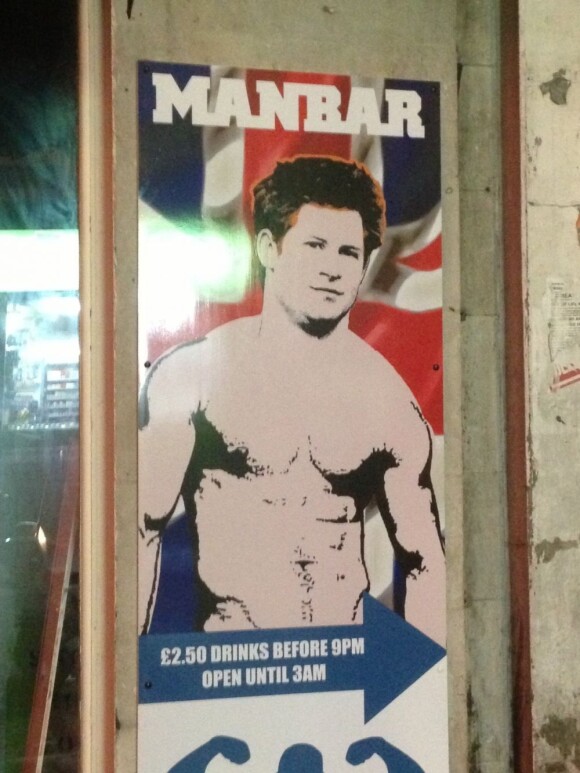 Le prince Harry est devenu l'égérie d'un bar gay de Soho, le Manbar à Londres, dont les affiches ont commencé à fleurir sur les murs le 4 juillet 2013