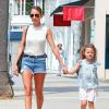 Nicole Richie fait du shopping avec son adorable fille Harlow, 5 ans, à Beverly Hills, le 2 juillet 2013