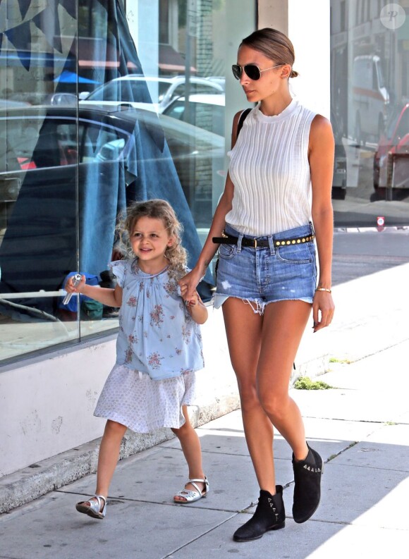 Journée complice pour Nicole Richie et sa fille Harlow à Beverly Hills, le 2 juillet 2013