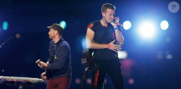 Chris Martin en plein show avec Coldplay à Londres le 9 septembre 2012