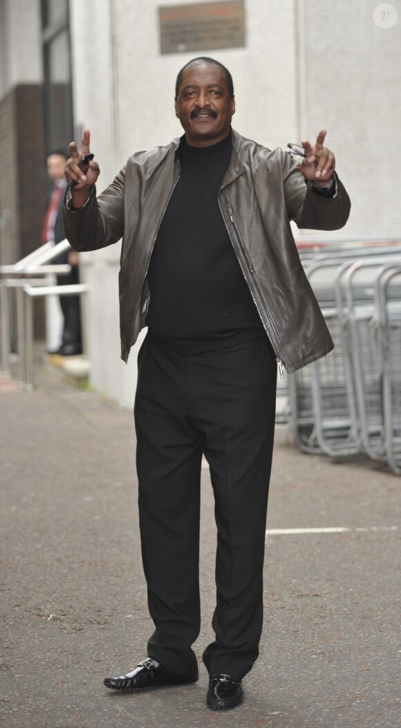 Mathew Knowles à la sortie d'un studio anglais en 2012