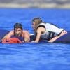 Exclusif - Luis Figo et une de ses trois filles flottent sur un matelas gonflable en pleine Méditerranée. Ibiza, le 29 juin 2013.