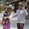 Rachel Zoe, son mari Rodger font des courses au Malibu Country Mart avec leur fils Skyler. Los Angeles, le 5 juillet 2013.