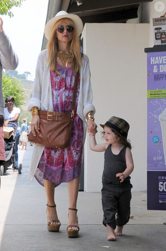 Rachel Zoe et son fils Skyler à Los Angeles, le 5 juillet 2013.