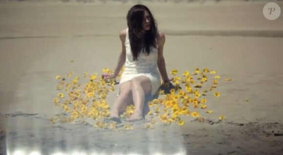 La chanteuse Olivia Ruiz dans le clip de sa nouvelle chanson Volver. Juillet 2013.