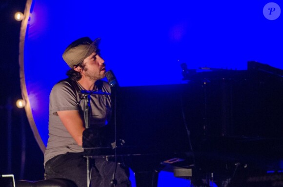 Patrick Watson sur la scène du festival Musiques en Stock à Cluses, le 4 juillet 2013.