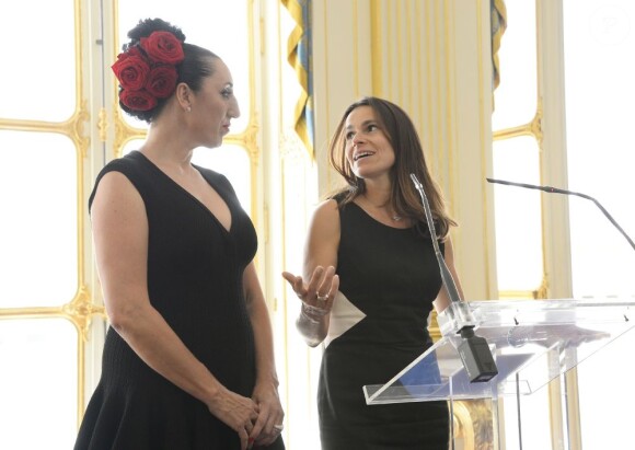 Rossy de Palma et Aurélie Filippetti au Ministère de la Culture et de la Communication à Paris, le 9 juillet 2013.