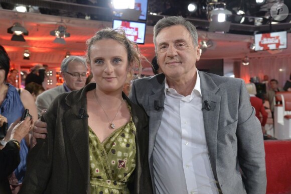 Daniel Auteuil et sa fille Aurore lors de l'émission Vivement dimanche, à Paris le 4 juin 2013