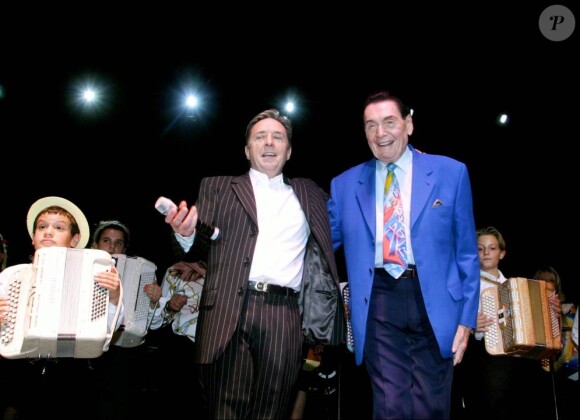Pascal Sevran et André Verchuren à l'Olympia pour ses 80 ans le 15 septembre 2003. 
