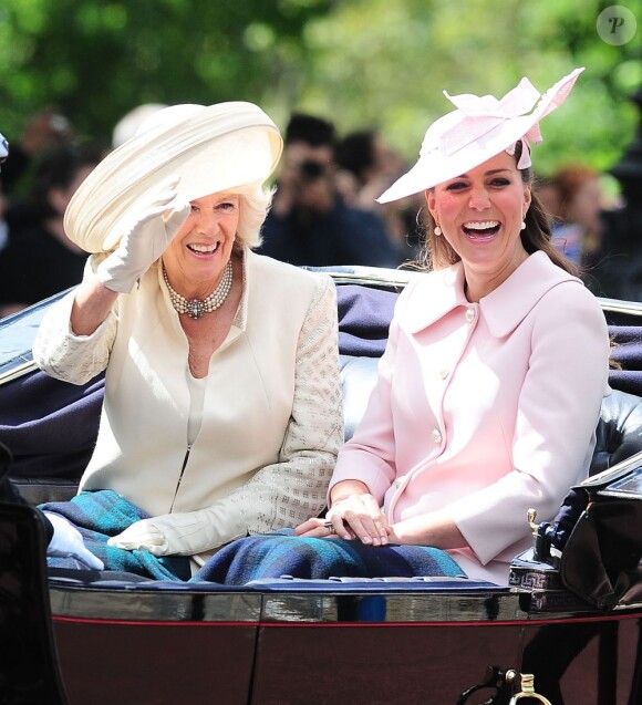 La duchesse de Cambridge Kate Middleton et Camilla Parker Bowles lors des cérémonies de Trooping the Colour le 15 juin 2013 à Londres.