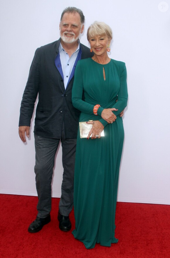 Helen Mirren et son bien-aimé Taylor Hackford lors de l'avant-première du film Red 2 à Los Angeles le 11 juillet 2013