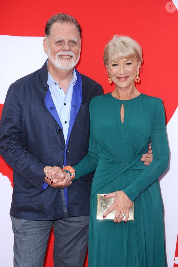 Taylor Hackford et sa bien-aimée Helen Mirren lors de l'avant-première du film Red 2 à Los Angeles le 11 juillet 2013