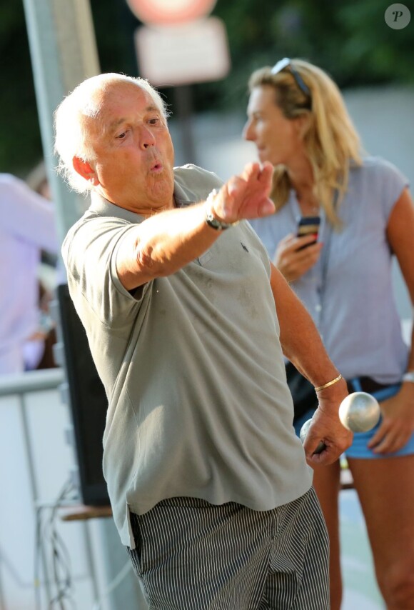 Christian Bimes lors du tournoi de pétanque organisé à l'occasion de la 3ème édition du Classic Tennis Tour, sur la place des Lices à Saint-Tropez le 11 juillet 2013