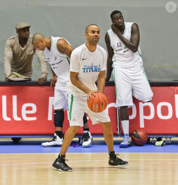 Tony Parker, le Spur, retrouvait Ian Mahinmi, le Pacer, au Palais des Sports Saint-Sauveur de Lille, le 12 juillet 2013 pour le match exhibition Le Choc des Titans en clôture du camp d'été du Lille Métropole Basket.