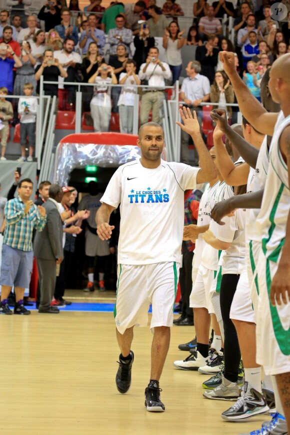 Tony Parker, le Spur, retrouvait Ian Mahinmi, le Pacer, au Palais des Sports Saint-Sauveur de Lille, le 12 juillet 2013 pour le match exhibition Le Choc des Titans en clôture du camp d'été du Lille Métropole Basket.