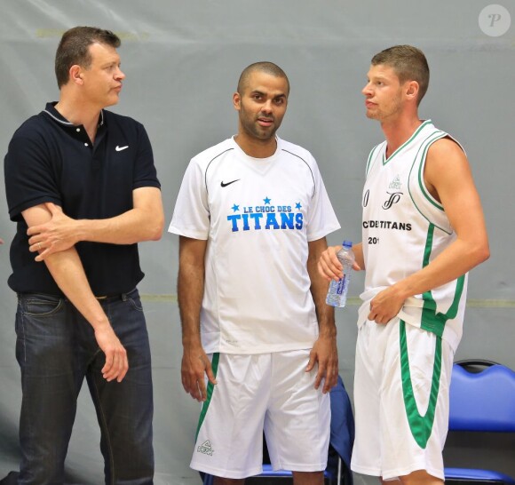 Tony Parker, le Spur, retrouvait Ian Mahinmi, le Pacer, au Palais des Sports Saint-Sauveur de Lille, le 12 juillet 2013 pour le match exhibition Le Choc des Titans en clôture du camp d'été du Lille Métropole Basket.