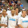 La Team Tony Parker au Palais des Sports Saint-Sauveur de Lille, le 12 juillet 2013 pour le match exhibition Le Choc des Titans en clôture du camp d'été du Lille Métropole Basket.
