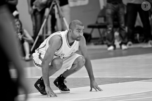 Tony Parker, le Spur, retrouvait Ian Mahinmi, le Pacer, au Palais des Sports Saint-Sauveur de Lille, le 12 juillet 2013 pour le match exhibition Le Choc des Titans en clôture du camp d'été du Lille Métropole Basket.