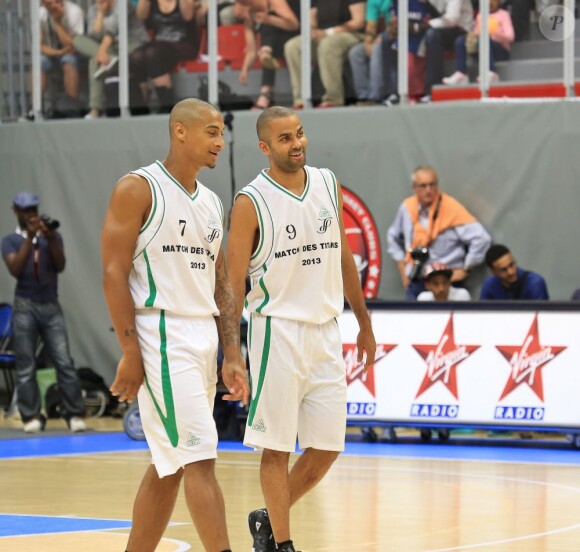 Tony Parker, le Spur, retrouvait Ian Mahinmi, le Pacer, au Palais des Sports Saint-Sauveur de Lille, le 12 juillet 2013 pour le match exhibition Le Choc des Titans en clôture du camp d'été du Lille Métropole Basket.