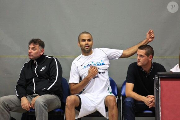 Tony Parker, le Spur, retrouvait Ian Mahinmi, le Pacer, au Palais des Sports Saint-Sauveur de Lille, le 12 juillet 2013 pour le match exhibition Le Choc des Titans en clôture du camp d'été du Lille Métropole Basket.