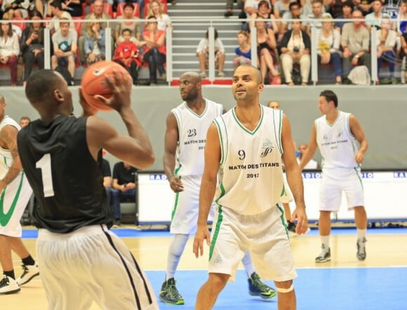 Tony Parker, le Spur, retrouvait Ian Mahinmi, le Pacer, au Palais des Sports Saint-Sauveur de Lille, le 12 juillet 2013 pour le match exhibition Le Choc des Titans en clôture du camp d'été du Lille Métropole Basket.