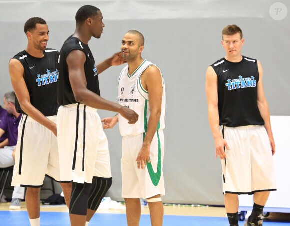 Tony Parker, le Spur, retrouvait Ian Mahinmi, le Pacer, au Palais des Sports Saint-Sauveur de Lille, le 12 juillet 2013 pour le match exhibition Le Choc des Titans en clôture du camp d'été du Lille Métropole Basket.