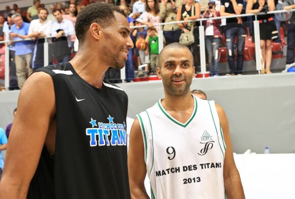 Tony Parker, le Spur, retrouvait Ian Mahinmi, le Pacer, au Palais des Sports Saint-Sauveur de Lille, le 12 juillet 2013 pour le match exhibition Le Choc des Titans en clôture du camp d'été du Lille Métropole Basket.