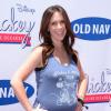 Jennifer Love Hewitt, enceinte, dévoile son baby bump lors du lancement de de la collection Mickeyt Through the Decades de la marque Old Navy, dans les studios Disney de Los Angeles, le 13 juillet 2013