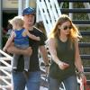Hilary Duff, son mari Mike Comrie et leur fils Luca font du shopping chez Fred Segal à West Hollywood, le 13 juillet 2013.