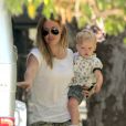 Hilary Duff et son fils Luca se rendent chez une amie à Beverly Hills, le 27 juin 2013.
