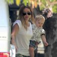Hilary Duff et son fils Luca se rendent chez une amie à Beverly Hills, le 27 juin 2013.