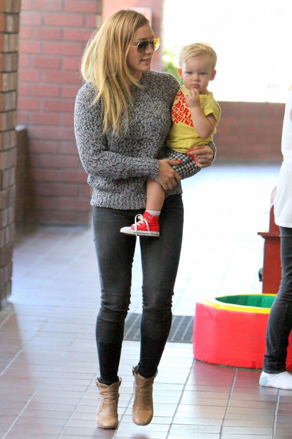 Hilary Duff emmène son fils Luca à l'atelier "Babies First Class" à Sherman Oaks, le 26 juin 2013.