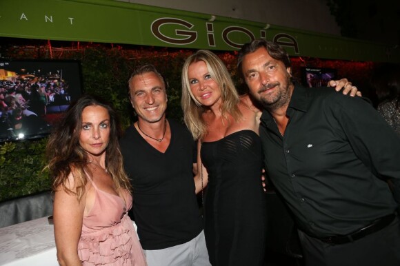 David Ginola et sa femme Coraline, Henri Leconte et sa femme Florentine lors de la soirée au VIP Room de Saint-Tropez qui rassemblait les participants du Classic Tennis Tour, le 12 juillet 2013