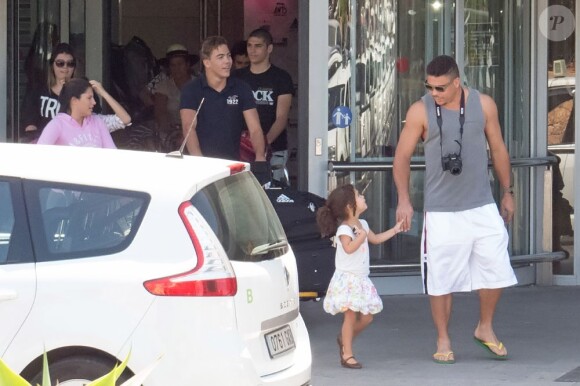 Ronaldo a débarqué à Ibiza en compagnie de sa compagne Paula Morais et ses enfants, le 16 juillet 2013
