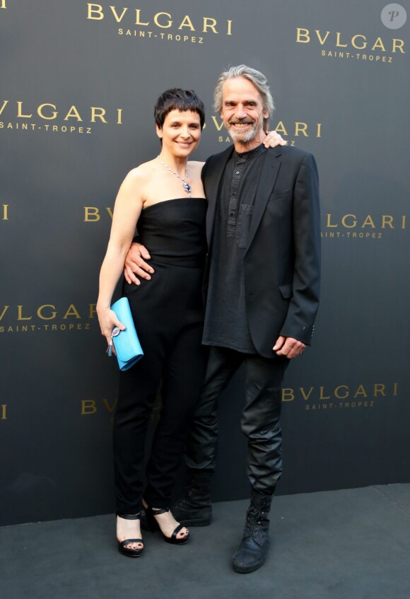 Juliette Binoche et Jeremy Irons lors de l'inauguration de la boutique Bulgari à Saint-Tropez le 16 juillet 2013