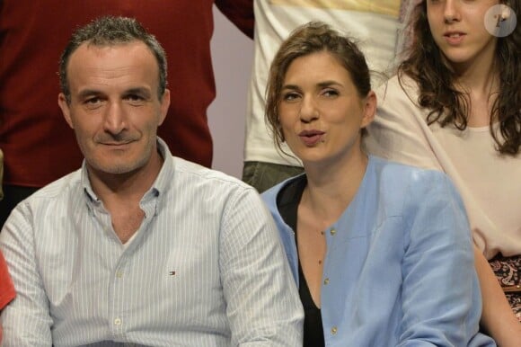 Pascal Sellem et Emmanuelle Galabru dans la pièce "Faites comme chez Vous !!!" au Théâtre Daunou à Paris le 10 juin 2013.