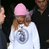Rihanna façon bling-bling porte la salopette comme personne. Juin 2013 à Dublin