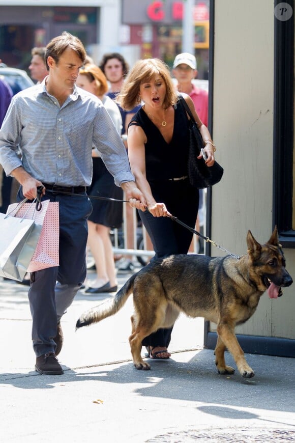 Jennifer Aniston avec Will Forte sur le tournage du film "Squirrels to the Nuts" à New York le 17 juillet 2013.