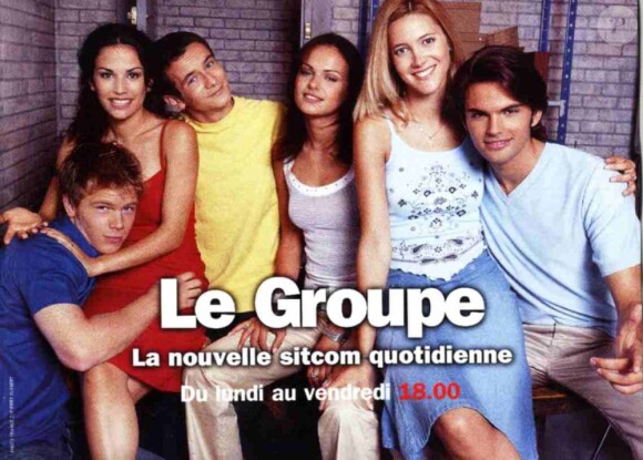 Frank Geney accompagné des autres comédiens de la sitcom Le Groupe.