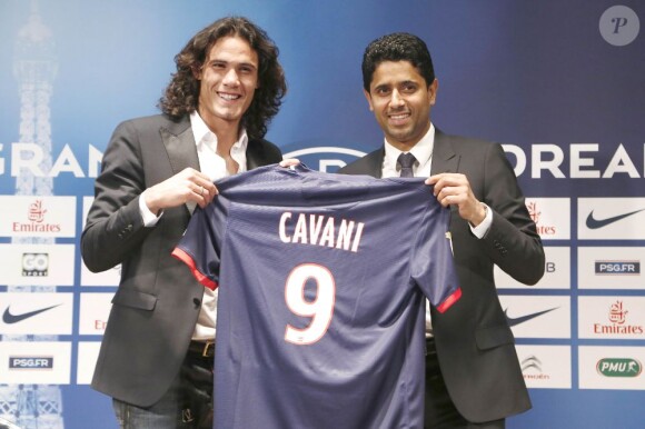 Edinson Cavani était présenté par le président du PSG Nasser Al-Khelaïfi, le 16 juillet 2013 au Parc des Princes à Paris