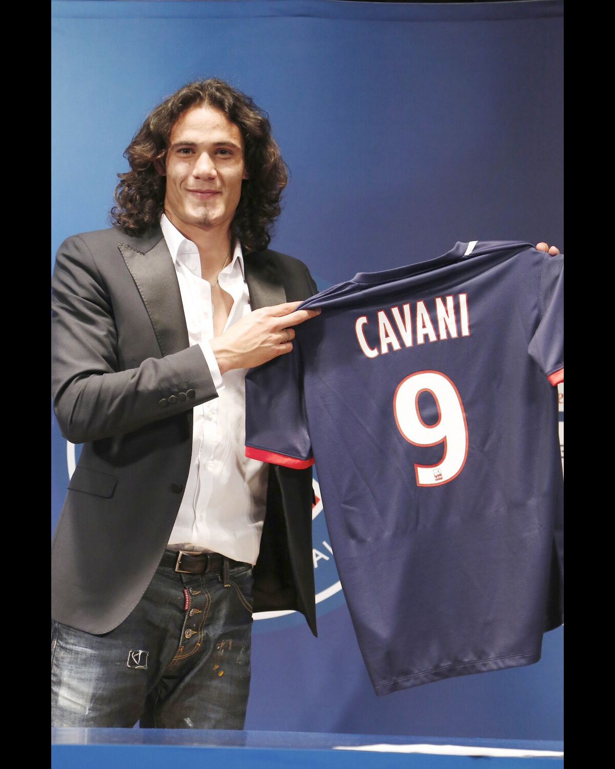 Vidéo Edinson Cavani Edinson Cavani En Conference De Presse Au Parc Des Princes A Paris Le 