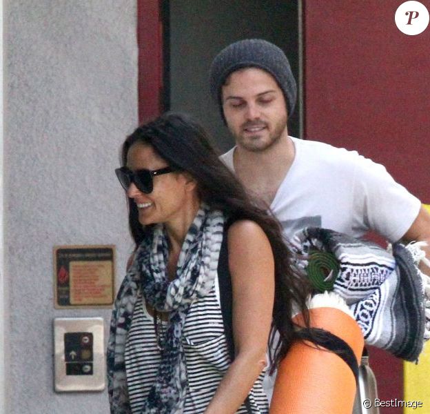 Exclusif - Demi Moore quitte son cours de yoga avec un mysterieux inconnu a West Hollywood le 15 juillet 2013.