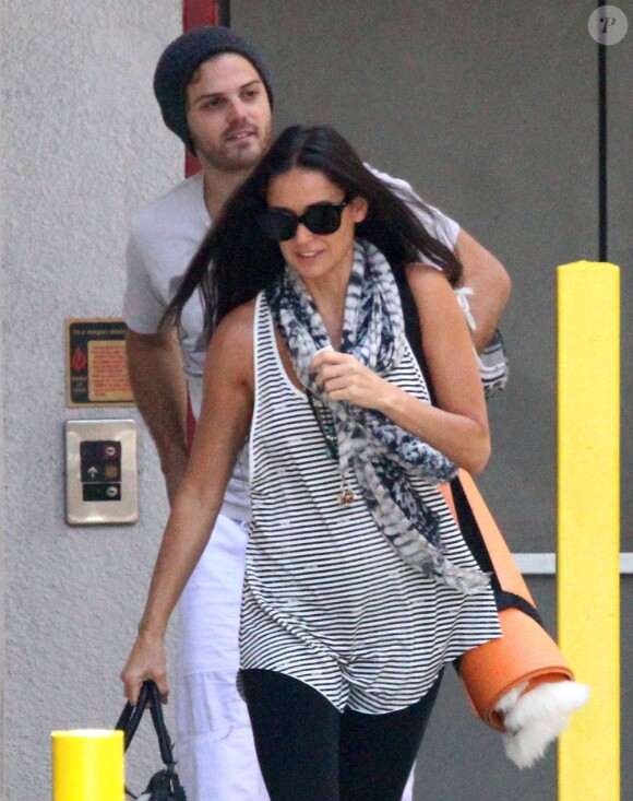 Exclusif - Demi Moore quitte son cours de yoga avec un mysterieux inconnu a West Hollywood le 15 juillet 2013.