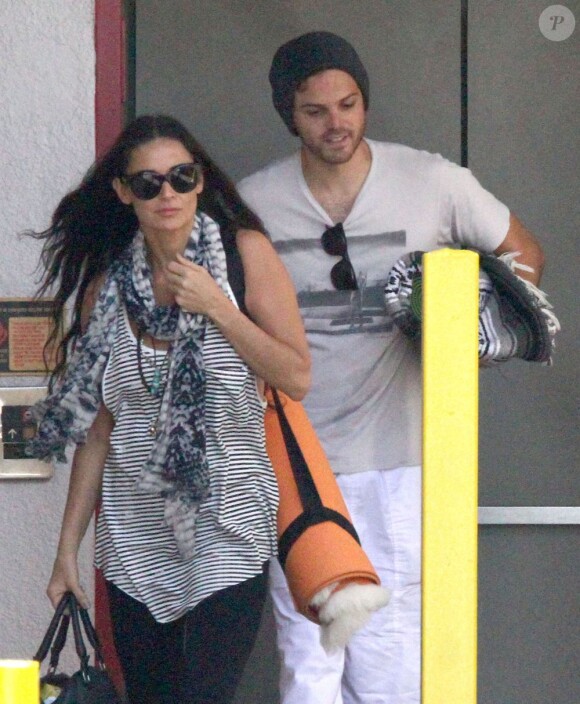 Exclusif - Demi Moore quitte son cours de yoga avec un mysterieux inconnu a West Hollywood le 15 juillet 2013.