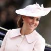 La Duchesse de Cambridge, Catherine Kate Middleton, enceinte - La famille royale d'Angleterre lors de la parade "Trooping the Colour" a Londres. Trooping the Colour (le «salut aux couleurs») est une parade militaire annuelle celebrant l'anniversaire officiel du souverain britannique depuis 1748. Au Royaume-Uni, la revue porte egalement le nom de "The Queen's Birthday Parade" (le «defile pour l'anniversaire de la reine») The official birthday of The Queen is marked each year by a military parade and march-past, known as Trooping the Colour (Carrying of the FLag). The official name is "The Queen's Birthday Parade" which is attended by almost all members of the royal family. Here on the balcony, royals members including, Prince Harry, CamilLa, Duchess of Cornwall, Catherine, Duchess of Cambridge, Princess Eugenie and Prince Andrew. 15th june 201315/06/2013 - Londres