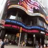 A Times Square, New York City, aussi, on a diffusé la nouvelle le 22 juillet 2013 de la naissance du prince de Cambridge, premier enfant du prince William et de Kate Middleton.