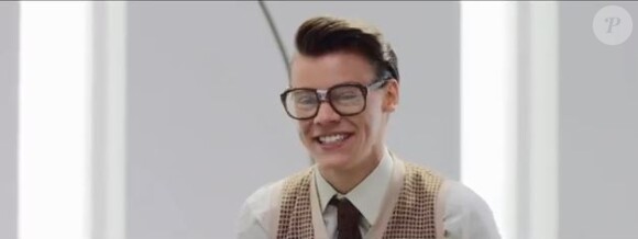 Harry Styles s'amuse à se travestir dans le clip de Best Song Ever, premier extrait du 3e opus des One Direction attendu dans les bacs en décembre 2013.