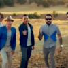 Les Backstreet Boys, ici dans leur nouveau clip A World Like This, dévoilé le 19 juillet 2013, font leur grand retour cette année.