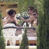 Liam Gallagher en vacances à Ibiza, le 18 juillet 2013. Débarrassé de tout devoir moral et familial, alors qu'il a quitté sa femme, le chanteur semble très intéressé par une femme blonde.